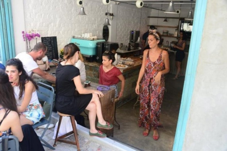 Ulduzlar iş başında - Məşhurların əlavə biznesləri 