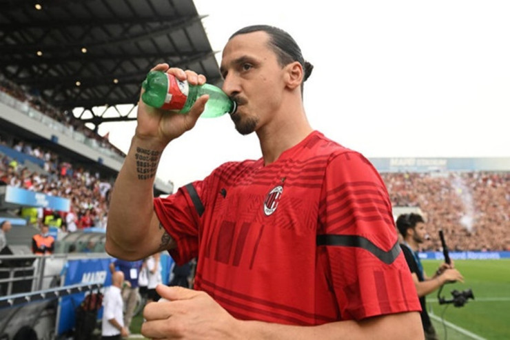 İbrahimoviç "Milan"la müqaviləsini uzatmaq üçün buna razıdır