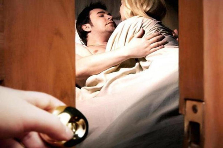 Məşhur aktrisanın sevgilisi XƏYANƏT ETDİ 