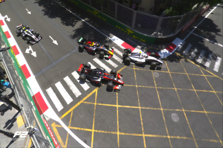 “Formula-2” də 2 qəza: biri yolu azdı, digəri səddə çırpıldı