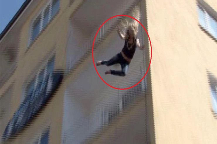 Bakıda gənc qız hündürmərtəbəli binadan düşüb öldü