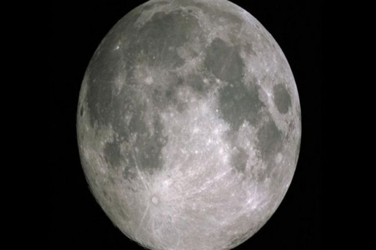 Ayın səthində qəribə obyektlər  aşkarlandı