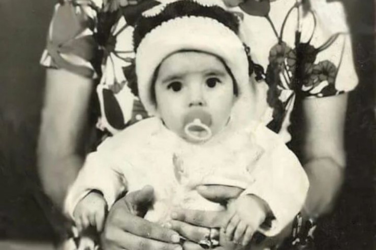 Azərbaycanlı aparıcı anası ilə - ARXİV FOTOSU  