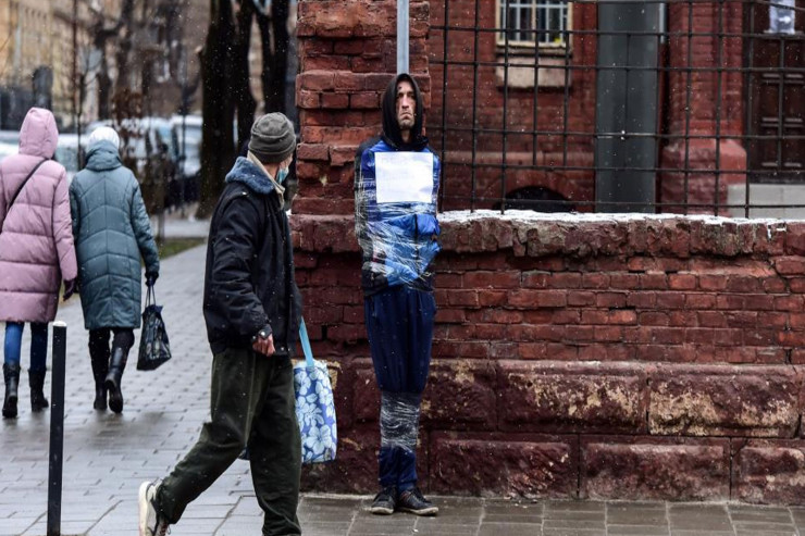 Lvovda Rusiyaya casusluq edəni   dirəyə bağlayıb... - VİDEO 