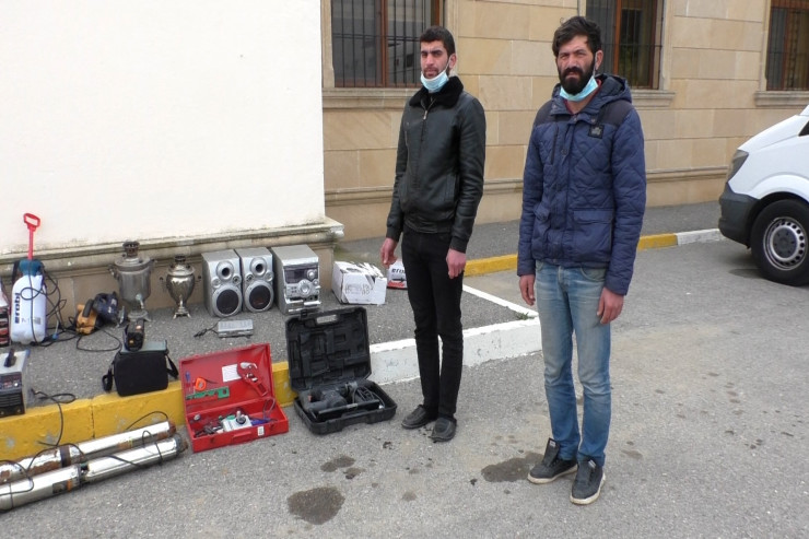 Xəyal Şirinov və Elman Əzizov və oğurladıqları əşyalar