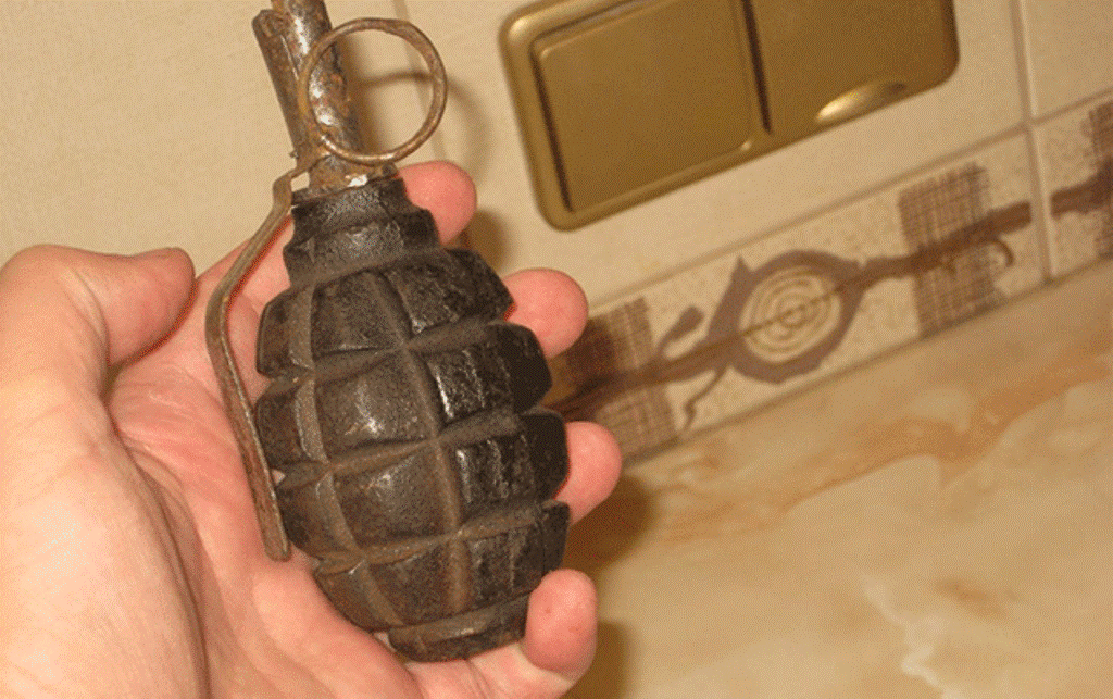 Azərbaycanda narkotacirin evindən qumbara tapıldı 