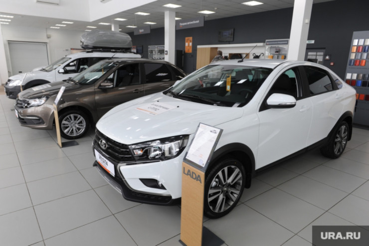 Rusiyanın avtomobil bazarı çökür: “AvtoVaz” dayandı  