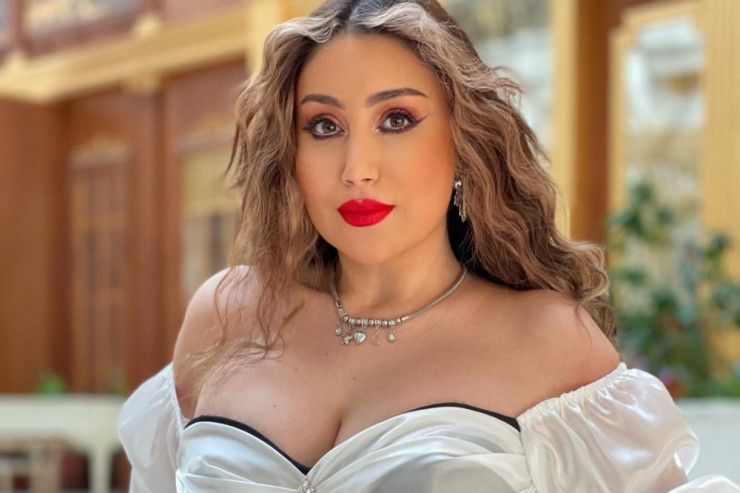 "Ailəli qadınların geyimini görəndə..."  - Damla sinəsi açıq FOTOSUNDAN  danışdı