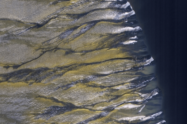  Marsa bahar gəldi:   Qırmızı planetdə qarın necə əridiyi göründü