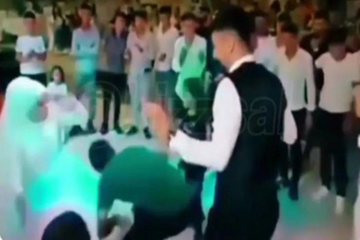 Toyda "ŞABAŞI"  özü yığan GƏLİN  uşaqları döydü - VİDEO 