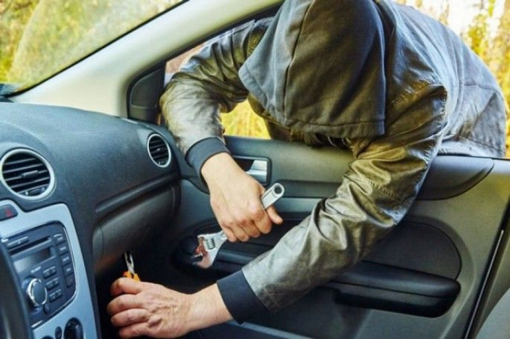 Manat, dollar, sənəd, ev açarları... - ŞÜBHƏLİ SAXLANILDI 