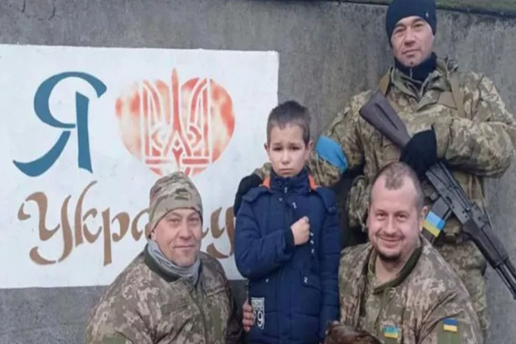 Ukraynada hamı bu uşaqdan danışır:  Evdən qaçıb... 