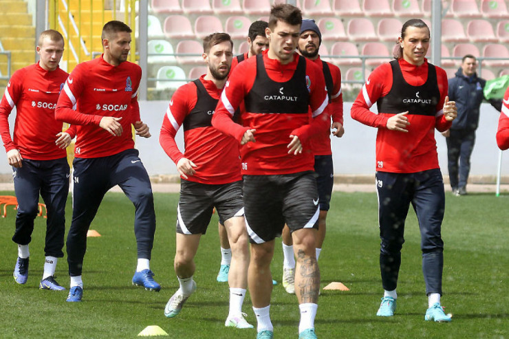 “Qarabağ”ın futbolçuları  MİLLİDƏN KƏNARDA QALDI 