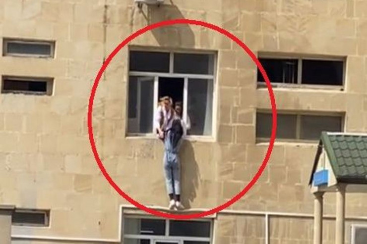 Bakıda xəstəxanadan özünü atmaq istəyən cinsi azlıq nümayəndəsi imiş - TƏFƏRRÜAT 