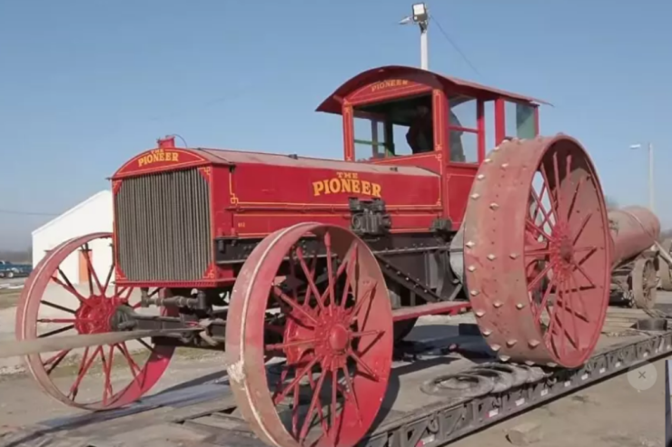 Bu traktor  500 min dollara   satılır