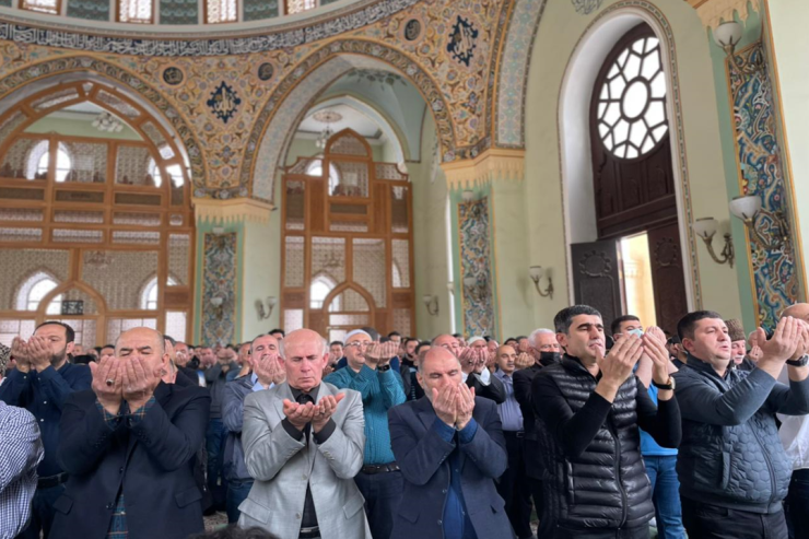 Təzə Pir məscidində  BAYRAM NAMAZI   - FOTO  + VİDEO 
