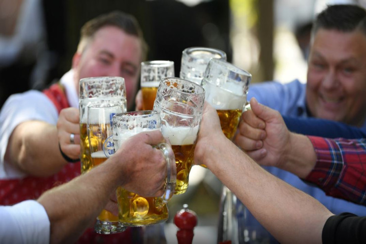 Bələdiyyədən şok təklif: pivənin yarı pulunu dövlət ödəsin 