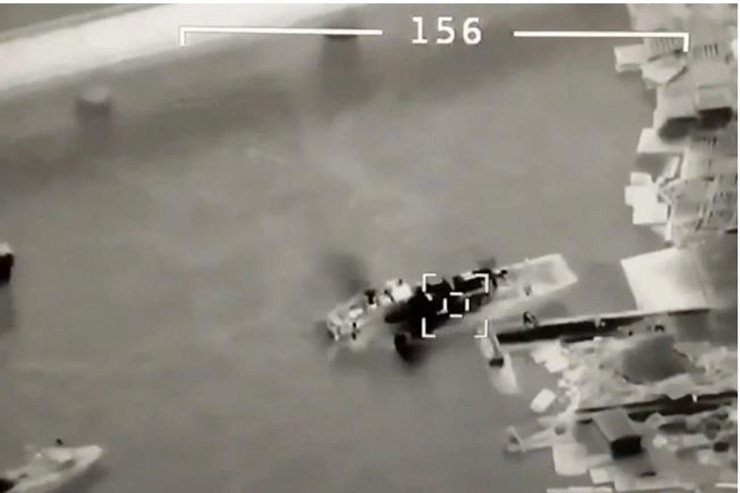 “Bayraktar”  Rusiyanın desant katerini belə məhv etdi - VİDEO 