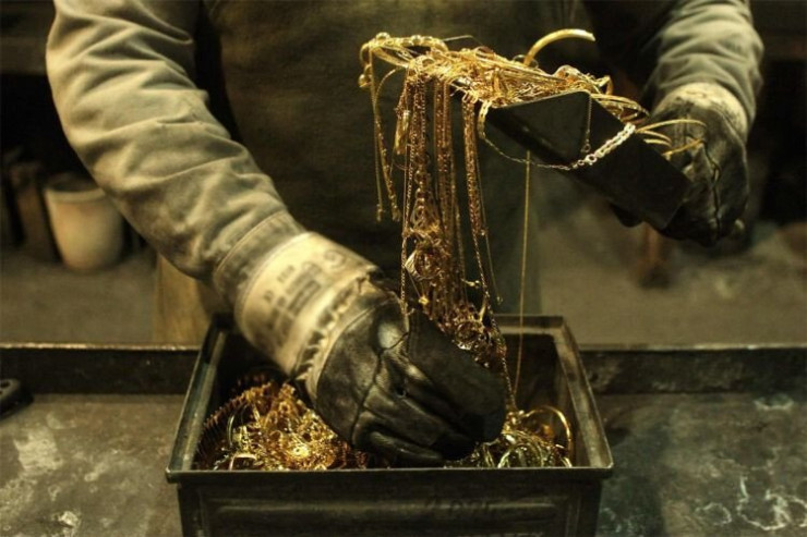 Məmmədovlar birləşib evin bütün qızıllarını apardılar -FOTO 