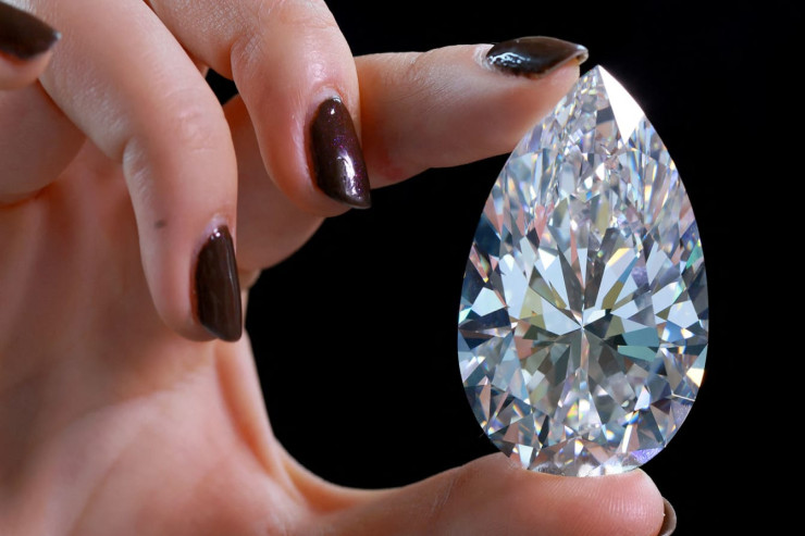 Dünyanın ən böyük  almazı satıldı  