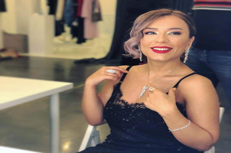 Xalq artisti trandsparan libası ilə diqqət mərkəzində... 