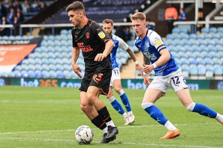 Futbolçu  homoseksual   olduğunu etiraf etdi