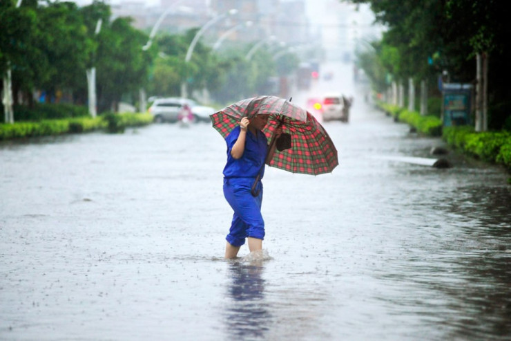 Bəzi yerlərə dolu yağıb - FAKTİKİ HAVA 