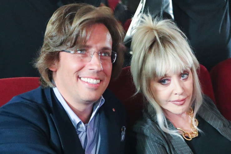 Puqaçova Moskvaya Maksimsiz qayıdır