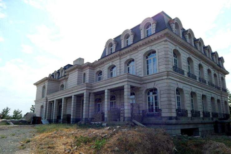 Keçmiş müdafiə nazirinin əmlakı müsadirə olunacaq  