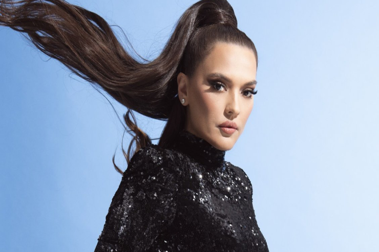 Demet Akalın Naxçıvana gəlir