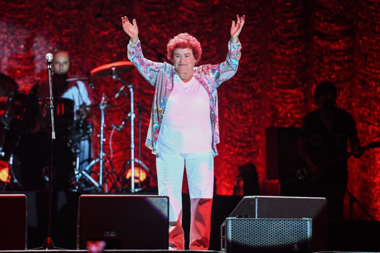 Selda Bağcan müğənnilərə SÖZ ATDI:  "Kimsə açıq geyinməzdi..."