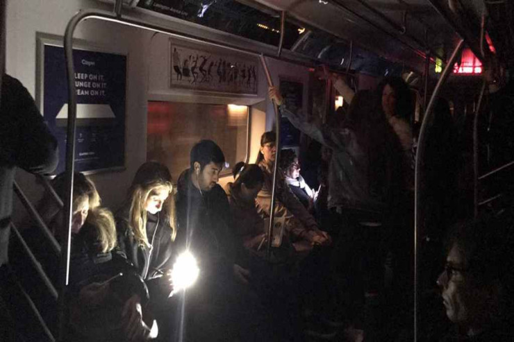 Bakı metrosunda işıqlar SÖNDÜ 