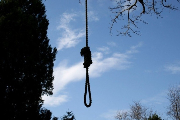 Gənc oğlan sübh tezdən özünü asdı