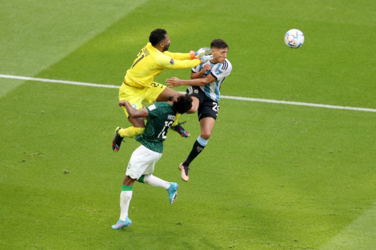  Çənəsi qırılan   səudiyyəli futbolçu təyyarə ilə Almaniyaya aparıldı