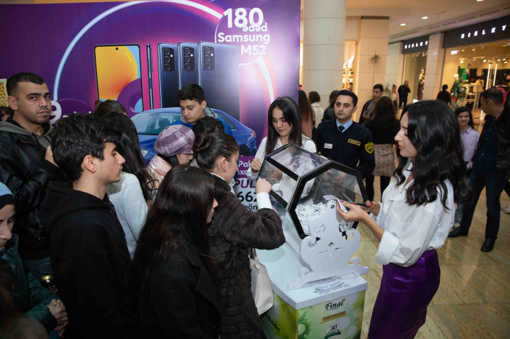 ® “Finalda qazan!” lotereyasının 1-ci tirajının qaliblərinə mobil telefonları təqdim edildi