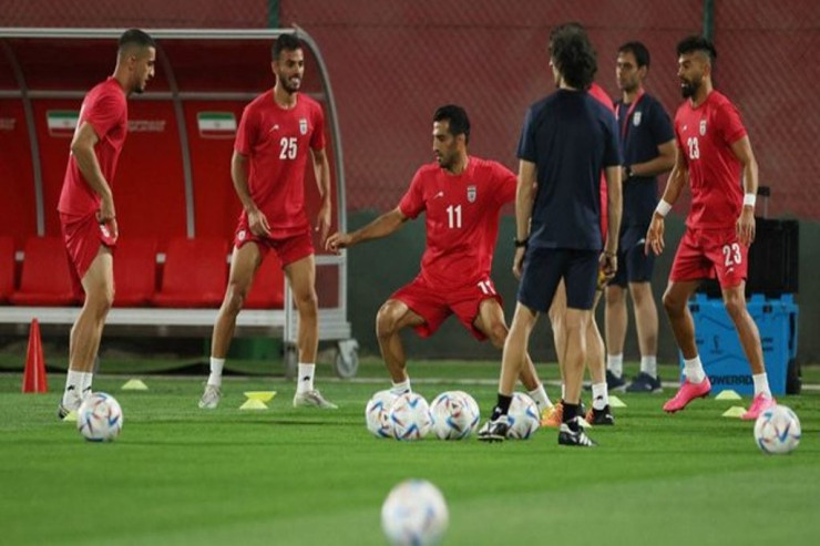 İran hakimiyyəti ABŞ-la oyundan əvvəl  millinin futbolçularını   HƏDƏLƏDİ