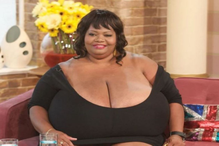 Dünyanın ən böyük sinəyə malik qadını – REKORD  