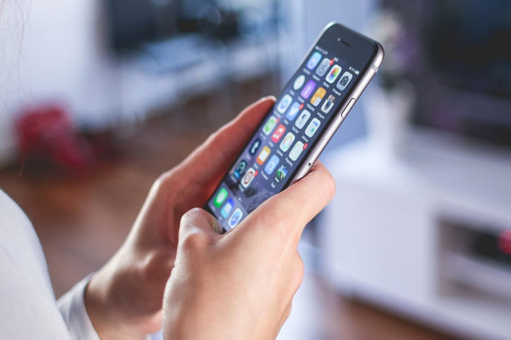 Smartfonun yanına bu əşyaları qoymayın