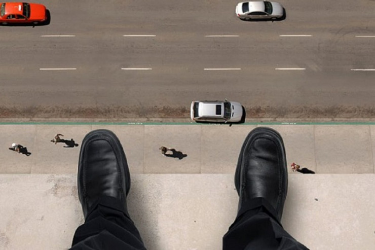 Yalan ifadə verməyə məcbur edildi,  özünü öldürmək istədi  