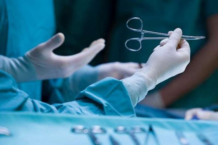 Əməkdar artistin vəziyyəti KRİTİKDİR:  barmaqları kəsilib...