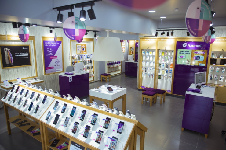 "Azercell Mobil Store" mağazasından  görün nələr oğurlandı? 