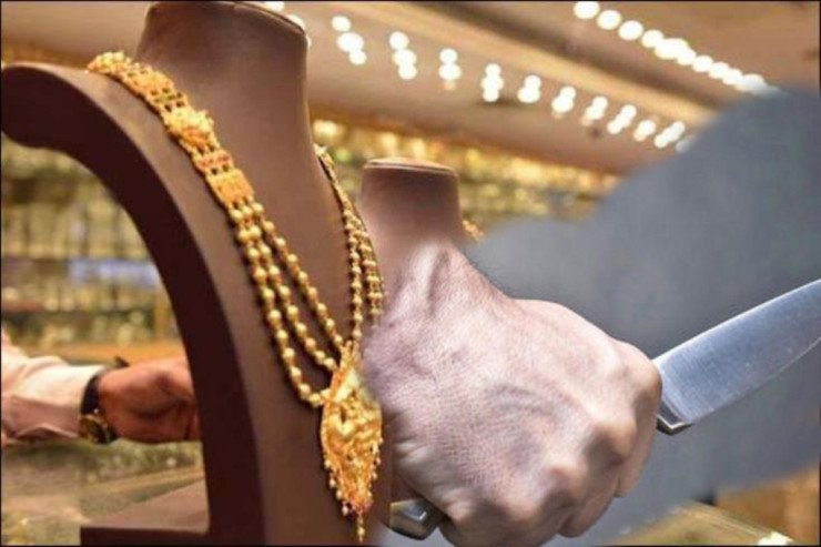 Azərbaycanda iş adamı qızıl mağazasında BIÇAQLANDI 