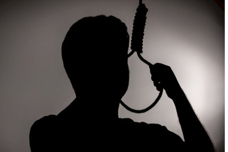 Gənc oğlan Bakının mərkəzində özünü asdı