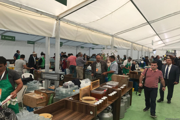 Bal yarmarkasında İNSİDENT:  satıcını döydülər