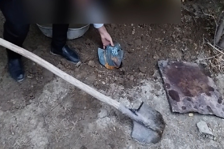 Evində yoxlama apardılar, nələr çıxmadı? - Dərmanlar, narkotik... 