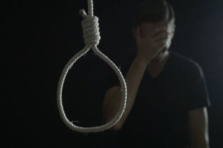 Oğlu atasına DƏHŞƏT   yaşatdı: asılmış meyitini tapdı