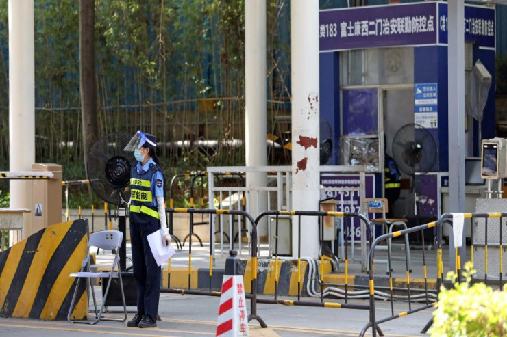 “Apple” şirkətinin işçiləri pəncərədən QAÇDILAR 