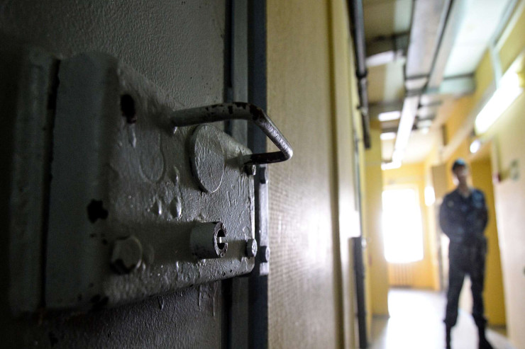 Xalası qızı məhkuma  alt paltarında   görün nə gətirdi?