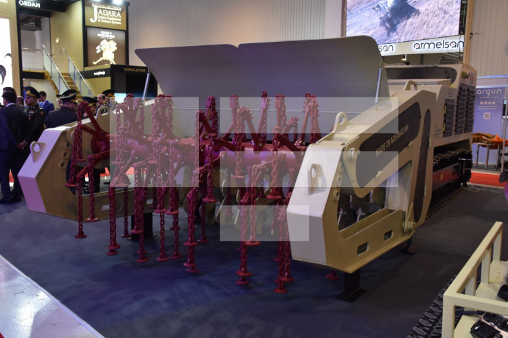 Azərbaycanda mina aşkarlayan robot hazırladı - FOTO 