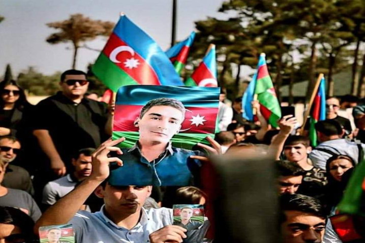 Kimsəsiz Səbuhinin arxasıyla gedən insan seli –  REPORTAJ 